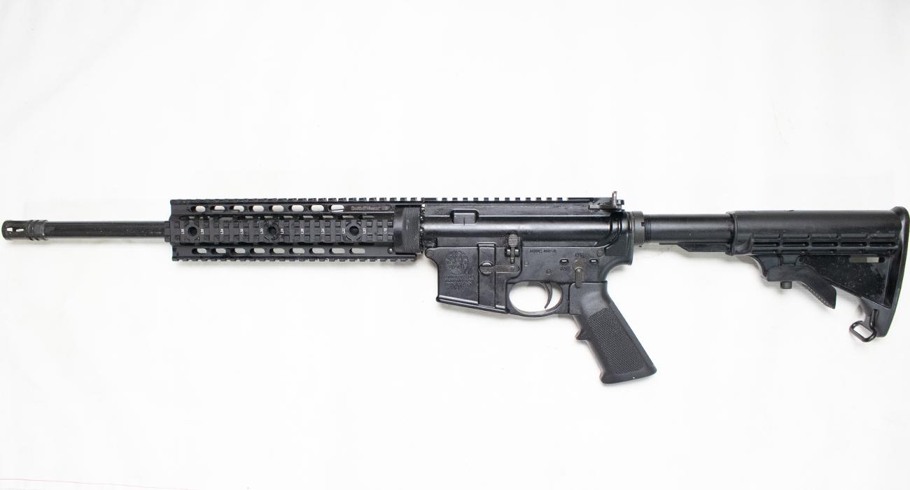 SMITH AND WESSON M&P-15 5.56mm Police Trade-In Semi-Auto Rifle with Extended Latch Charging Handle (Magazine Not Included)